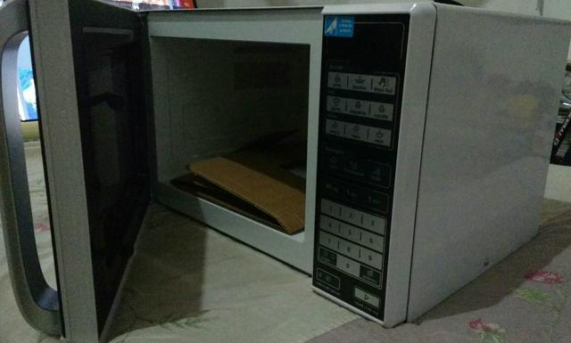 Microondas Midea 30L, novo, com nota fiscal e garantia - Foto 2