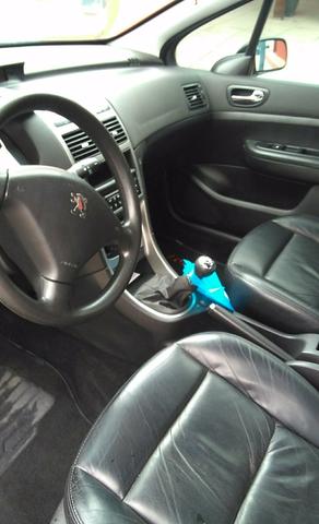Vendo Peugeot 307 Presenc ano 2006 com ar direção airbags interior em couro valor 18000 - Foto 20