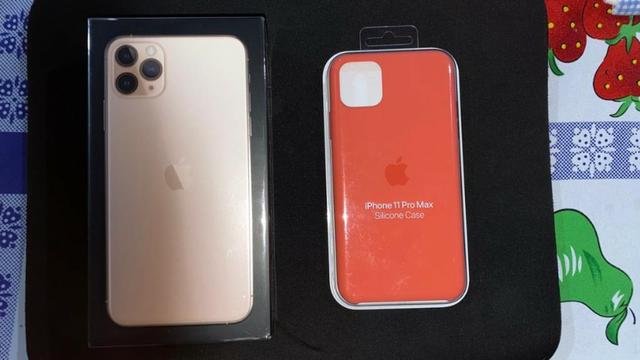 Iphone 11 pro max 64gb com case de silicone - Foto 2