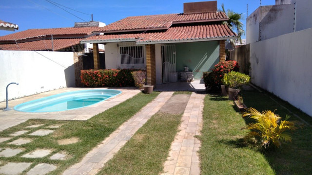 Aluga-se casa no alto com 3/4 com piscina