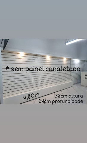 Acabamento de painel canaletado