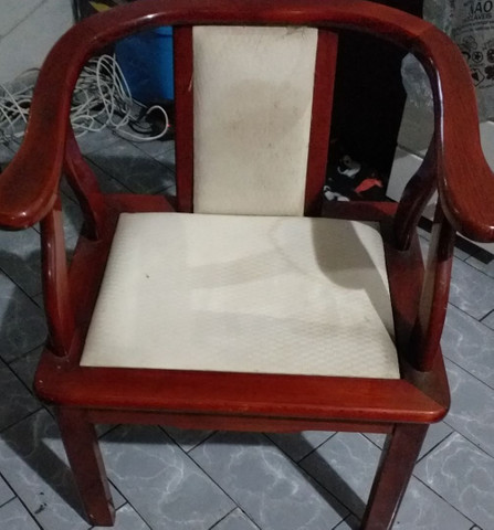 2 cadeira imitacao a mogno estilosa.