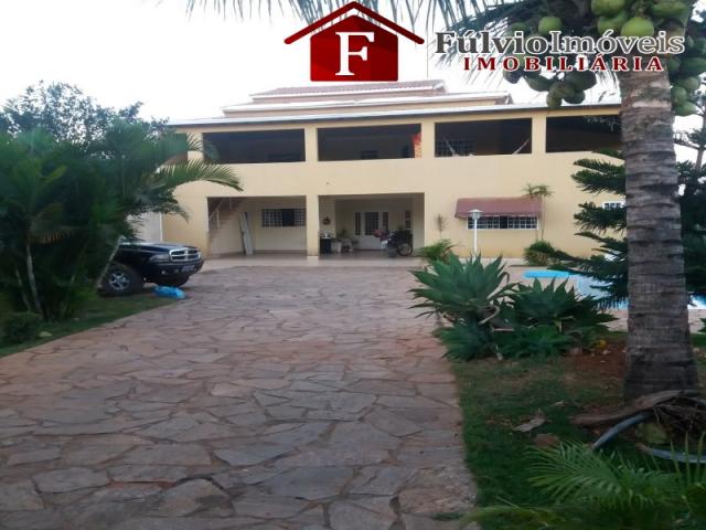 Sobrado com 4 Quartos em Vicente Pires.