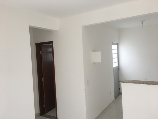 Alugo Casa 1 Quarto em Laranjal - Foto 2