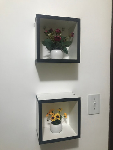 Nichos, prateleira e mesa de estudo