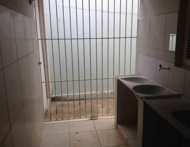 Aluga-se uma casa condomínio fechado - Foto 4