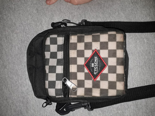 Vendo bolsa para homem ou mulher Cyclone