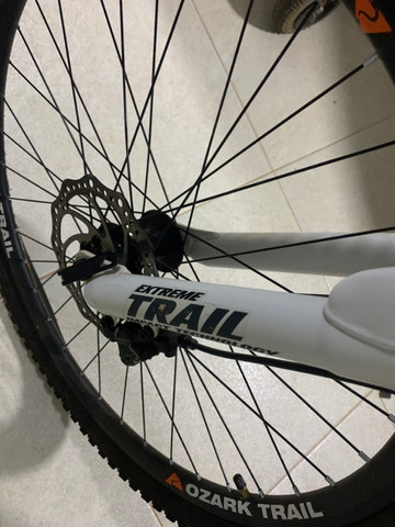 Bicicleta Ozark Trail Aro 26 Elbrus Cinza 27 Marchas Mountain Shimano Acera Altus - Foto 4