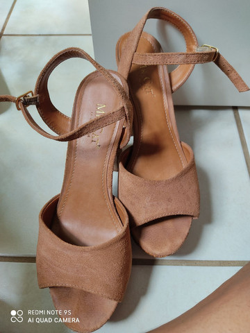 sandalia peep toe salto grosso