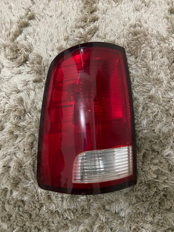 Lanterna traseira esquerda dodge Ram 2012