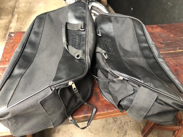 harley with bolsas