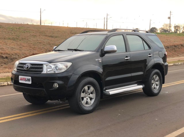 TOYOTA HILUX SW4 SR 2.7 7 LUGAR
