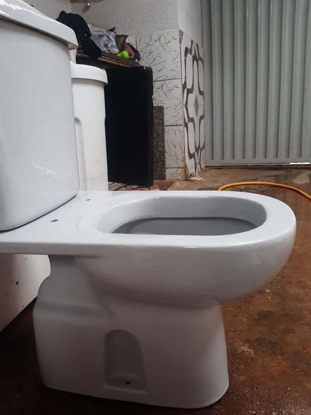 Acoplado semi novo DECA quadrado,liso nas laterais cinza platina - Foto 4