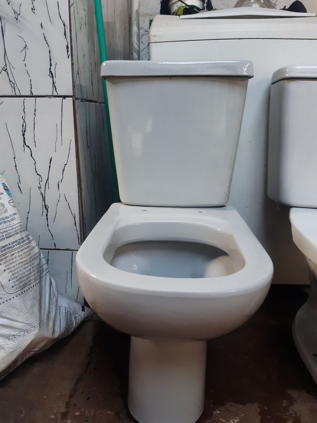 Acoplado semi novo DECA quadrado,liso nas laterais cinza platina - Foto 2