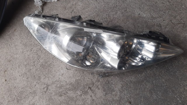 Farol do Peugeot 408