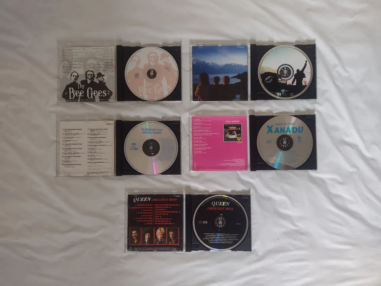 CDs do Queen, Bee Gees, Xanadu e Johnny Rivers - Foto 2