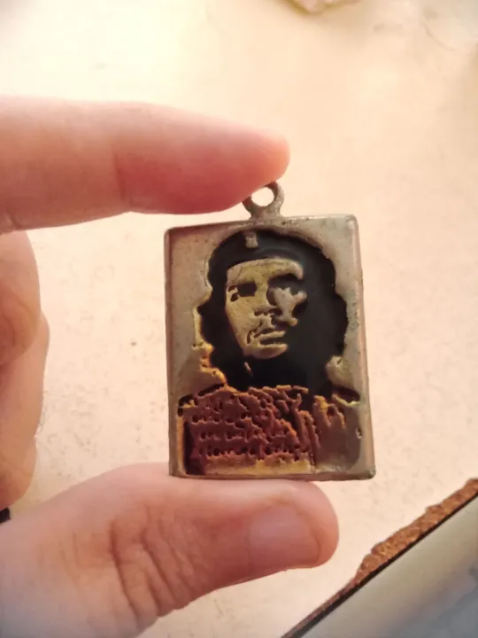 Antigo pingente che Guevara em metal
