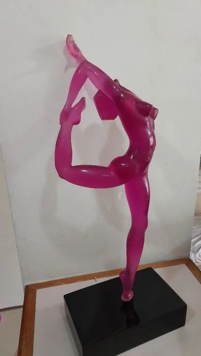 Escultura feminina mulher em acrílico:  A Bailarina  - Foto 4