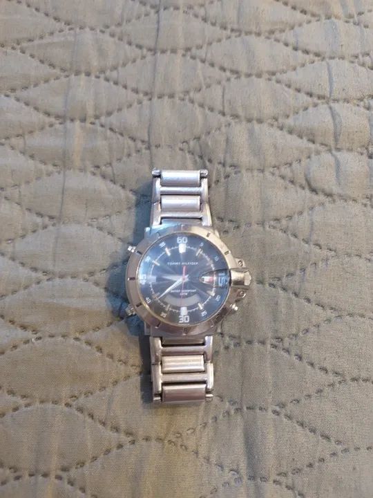 Relógio Tommy Hilfiger quartzo analógico-digital f90330. Caixa de aço. Fundo preto