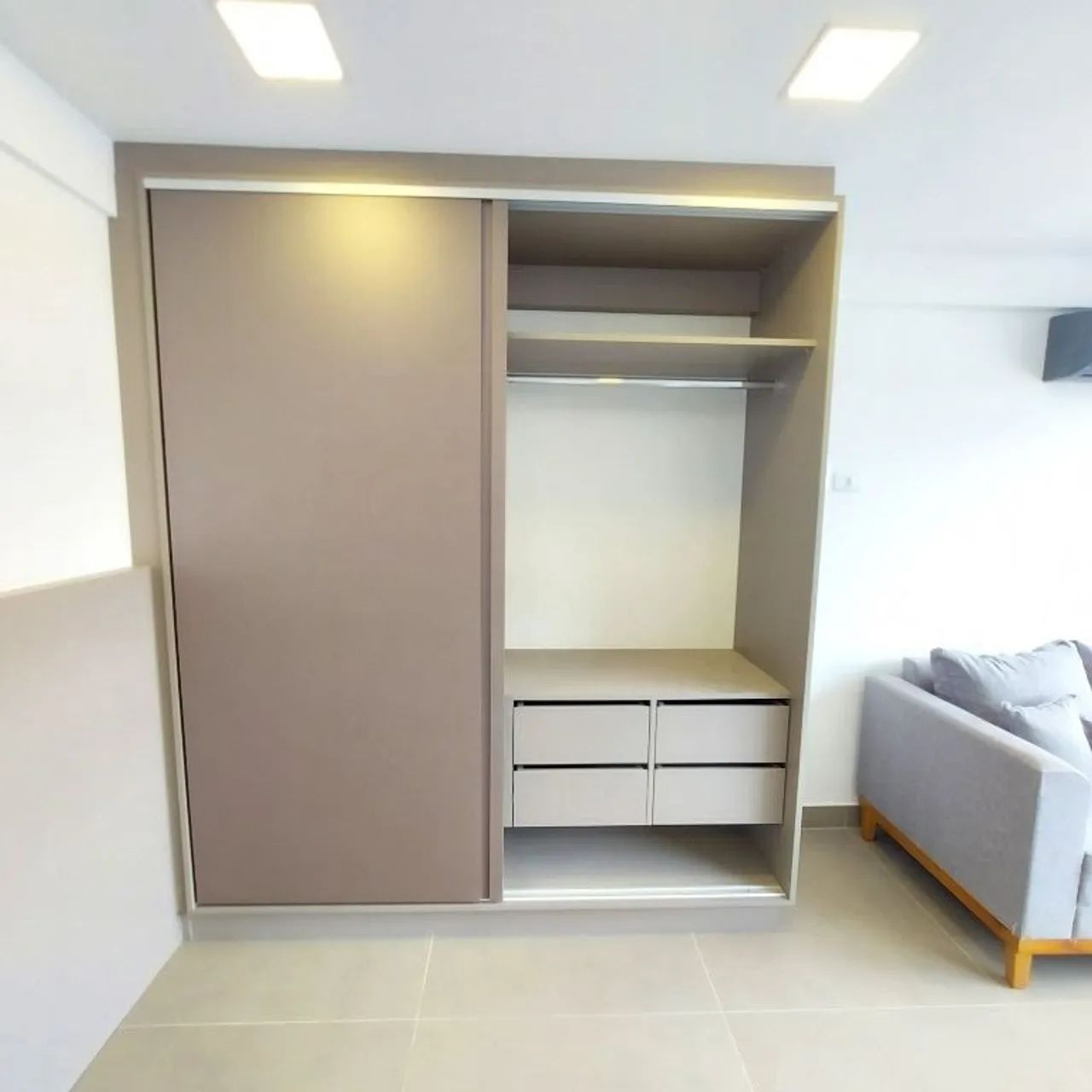 Apartamento NOVO-MOBILIADO-EQUIPADO com 01 quarto (Studio) para Locação com 34 m² no Centr - Foto 4