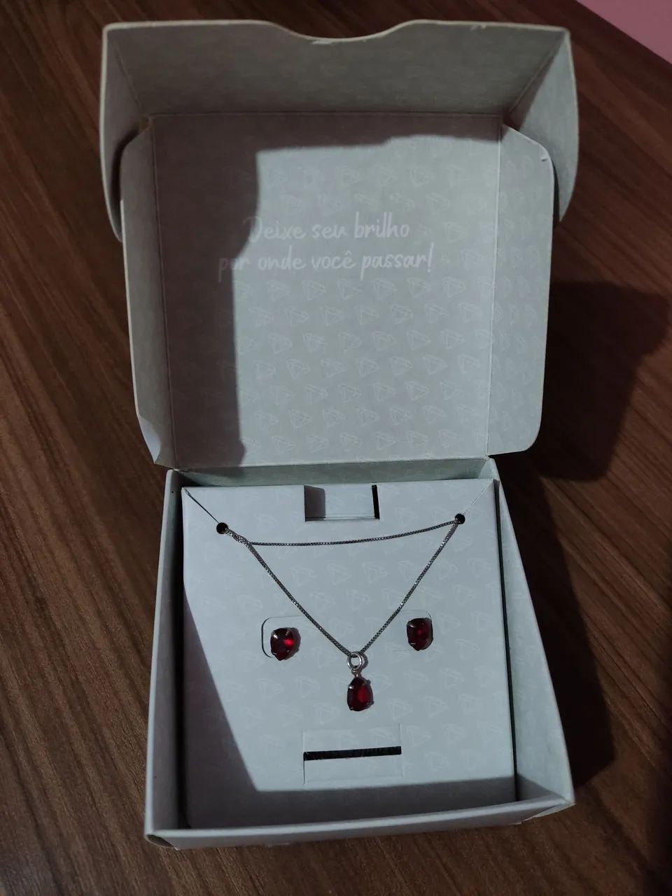 Conjunto de colar e brincos com pedra vermelha Prata 925