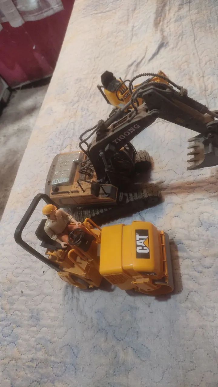 Pá carregadeira controle remoto Bruder - Foto 3