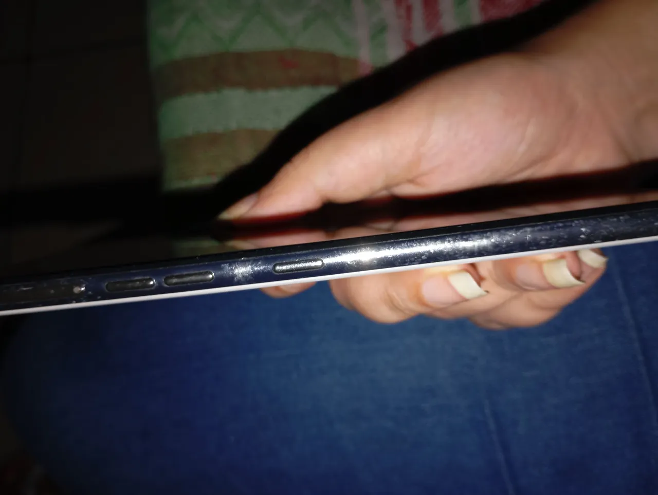 Vende-se celular por precisar comprar remédio por tratamento