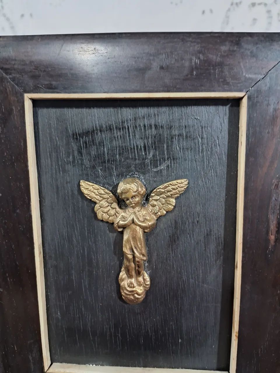 Antigo quadro em jacarandá com detalhes de osso e anjo de bronze  - Foto 6