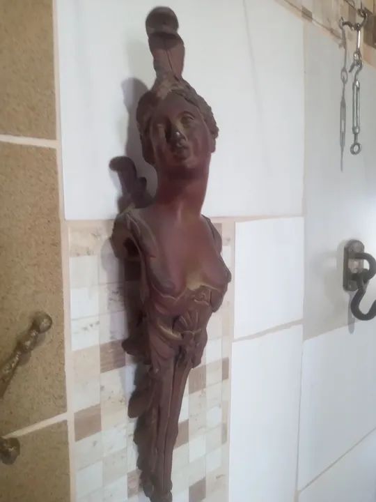 ESCULTURA DE BRONZE.