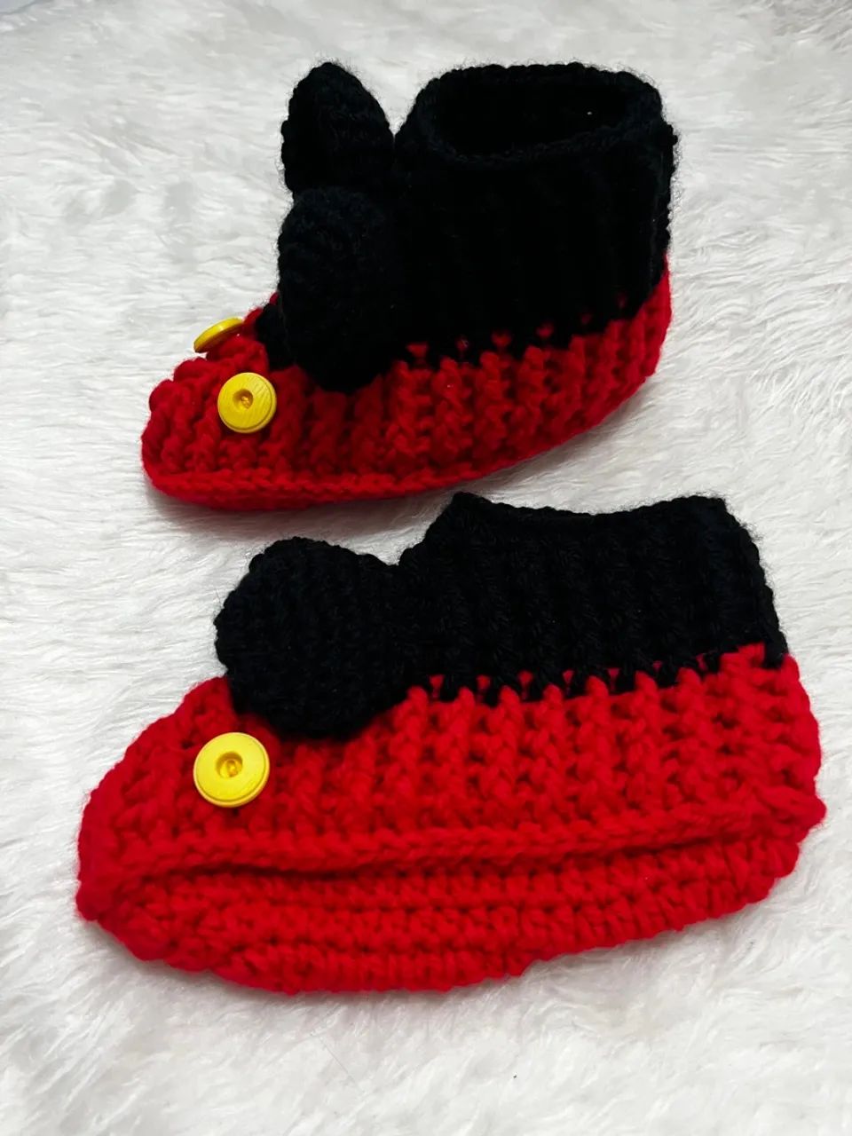 Pantufa Infantil Mickey em Crochê Lã Unissex Preta Vermelha  - Foto 3