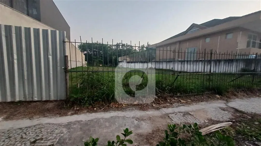 Terreno de 1.350m2 na Barra da Tijuca no Condomínio Novo Leblon