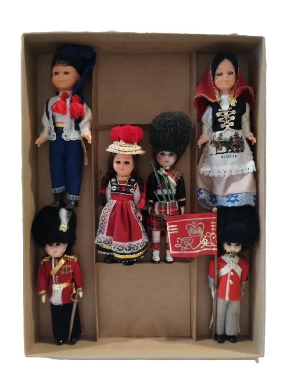 Lote com 6 bonecas vintage com trajes típicos - anos 50/70/80