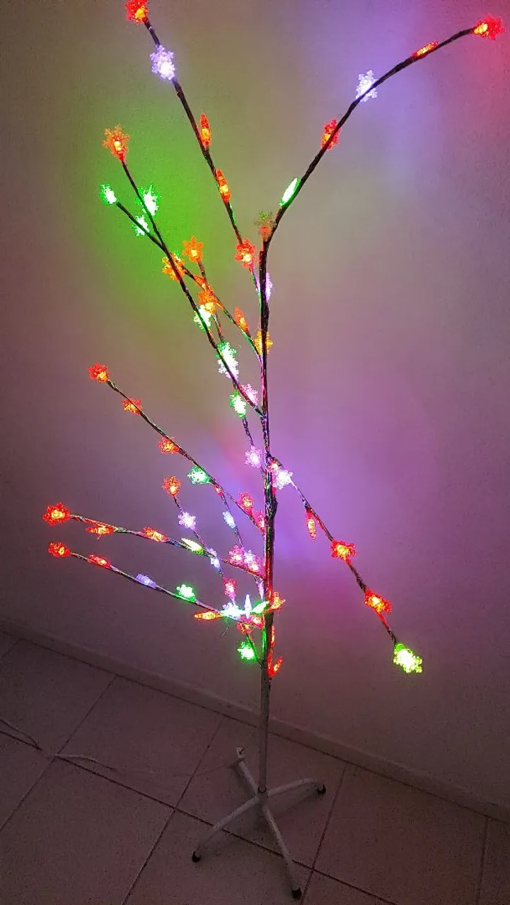 Árvore de Luz LED Colorida linda