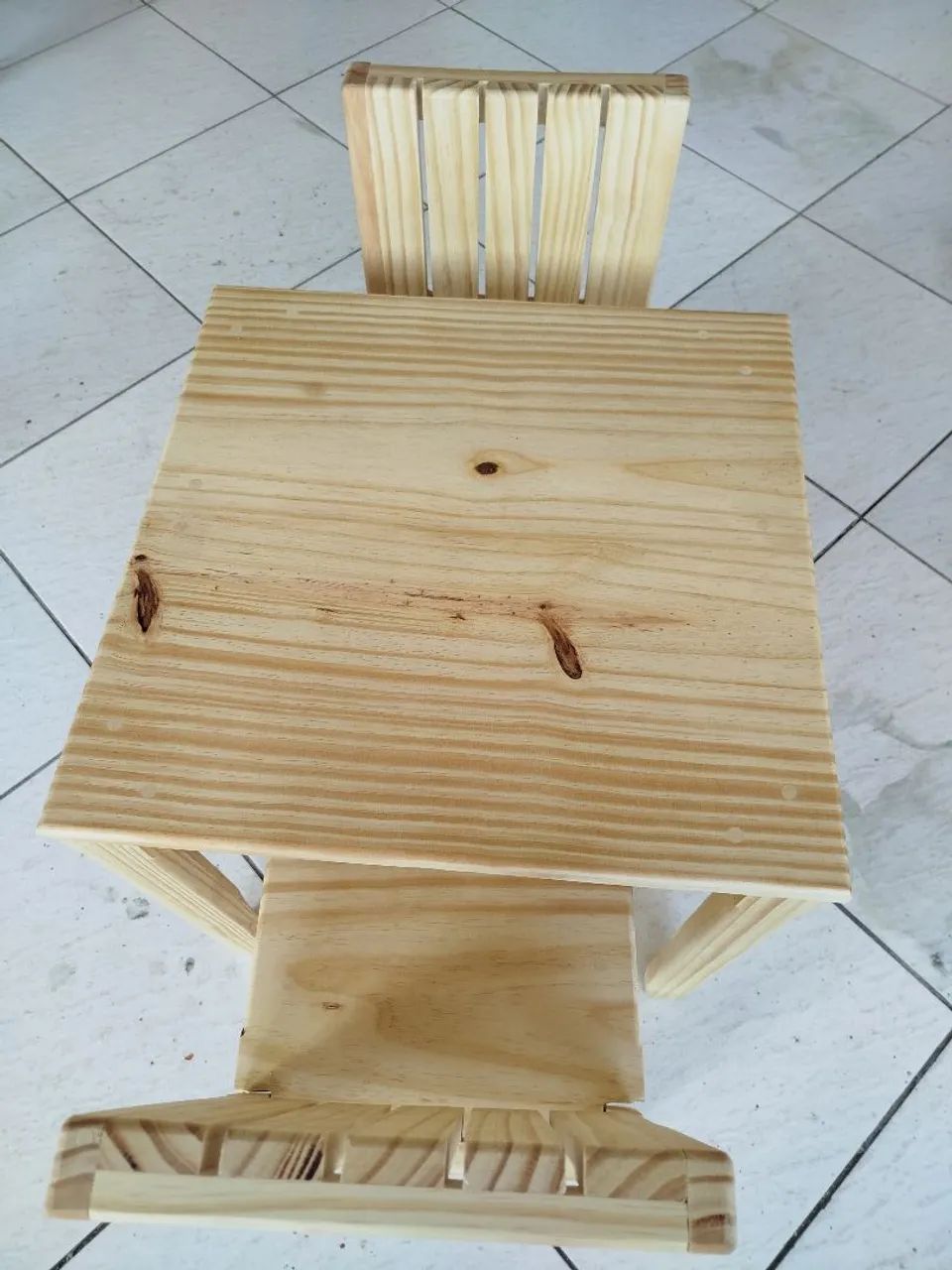 Conjunto mesa e 2 cadeiras infantis  - Foto 4