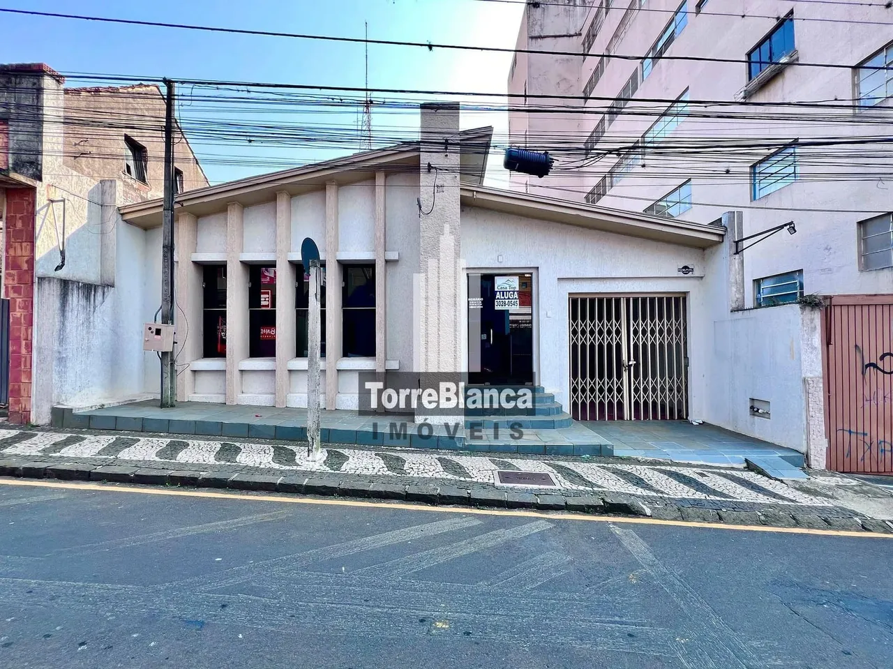 Casa Comercial para locação, 6 salas, 2 banheiros, 1 vaga de garagem, Edícula com cozinha,