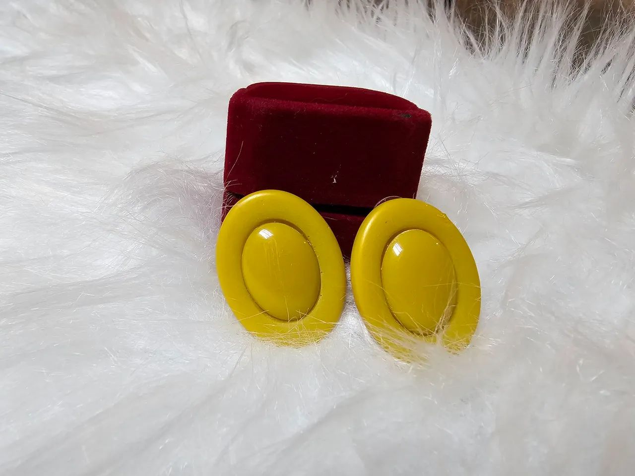 Brincos vintage amarelos