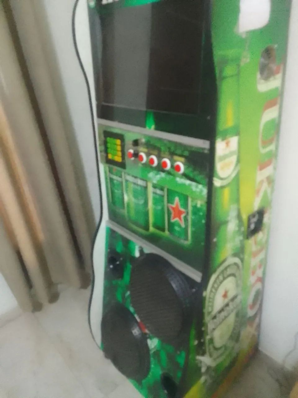 Máquina de Karaoke com alto-falantes