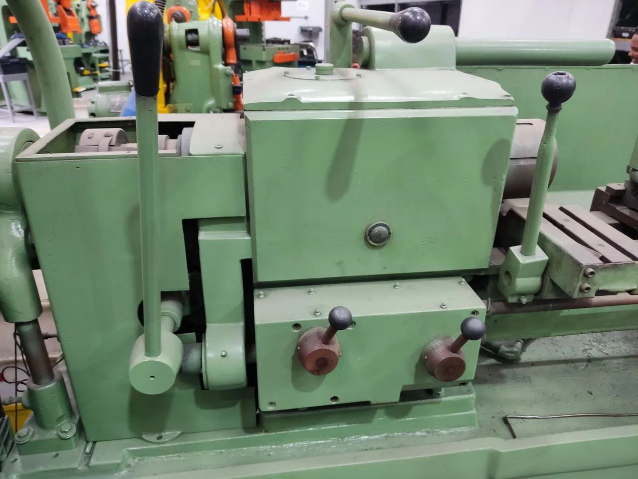 Torno Revólver Xervitt 63 mm de passagem - Foto 3