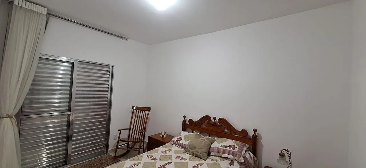 Penteadeira de Madeira com Espelho ( Restaurada e Envernizada) - Foto 2