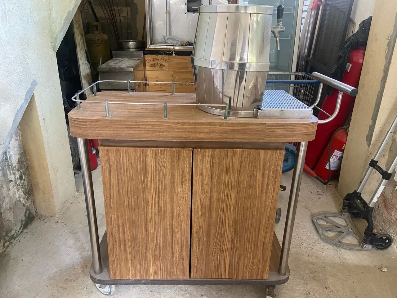Chopeira de gelo com 1 barril de 50 da Brahma vazio! 2,500