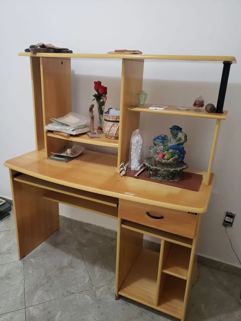 Escrivaninha em bom estado