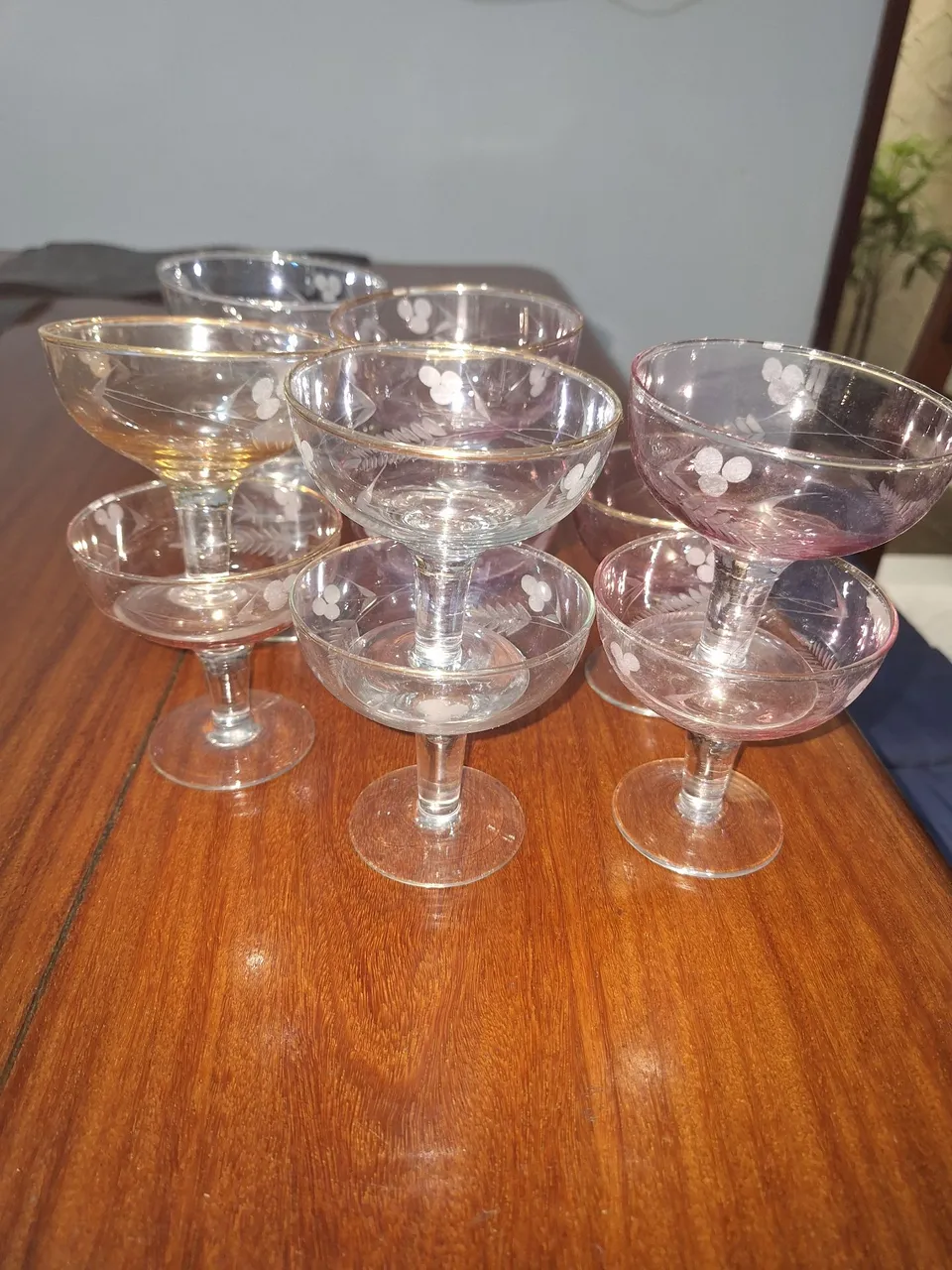 Conjunto de taças de vidro antigas