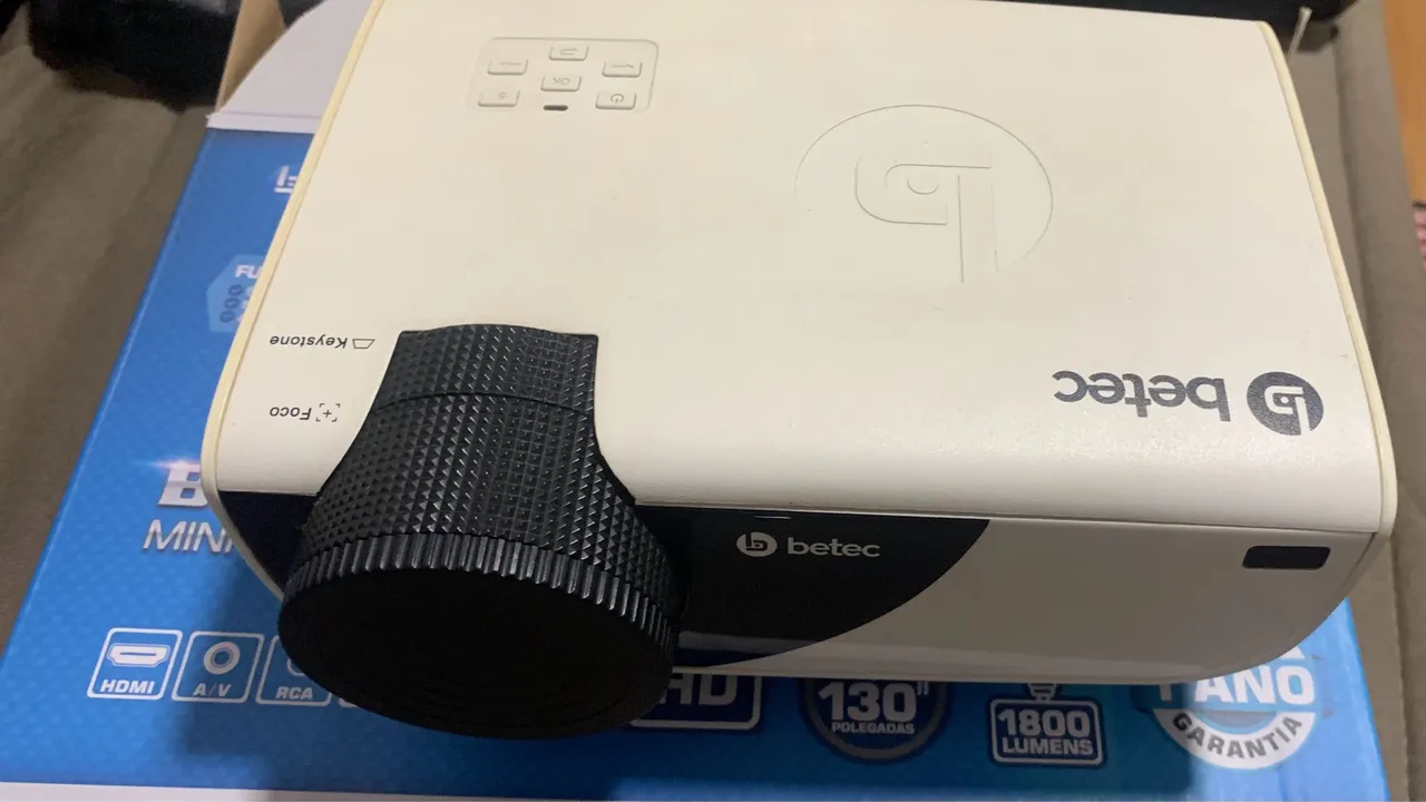 Projetor Betec Mini HD 1800 Lumens