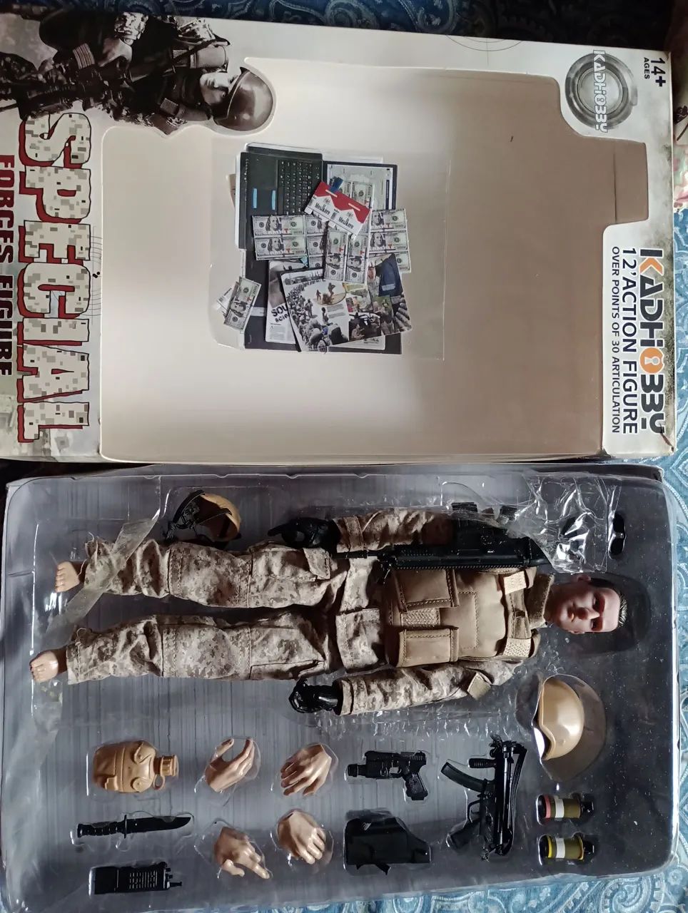 Boneco escala 1/6 com 30 centímetros articulado 