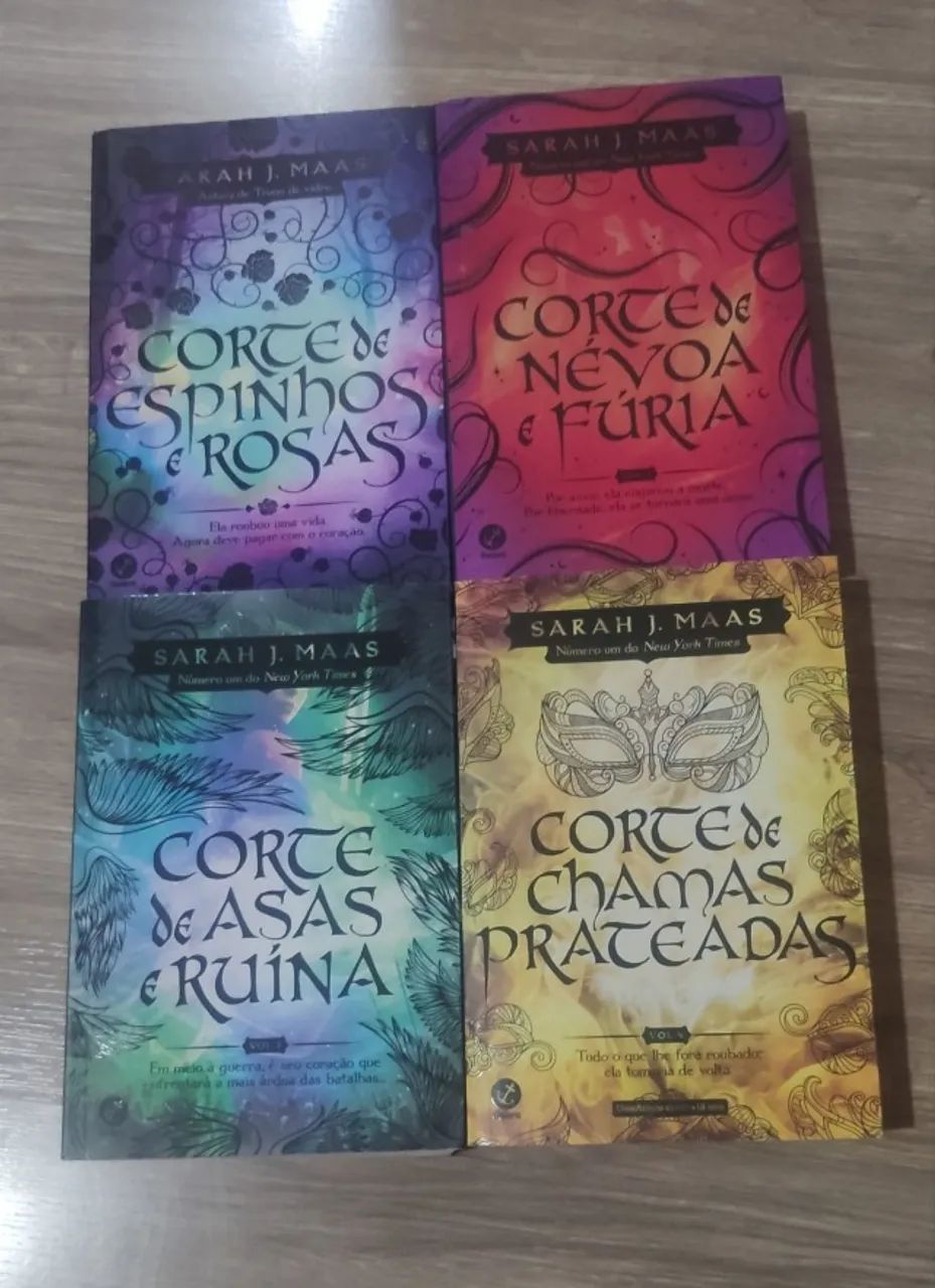 Livros ACOTAR 1 ao 4 ( o 4 com todos os brindes oficiais da pré-venda)