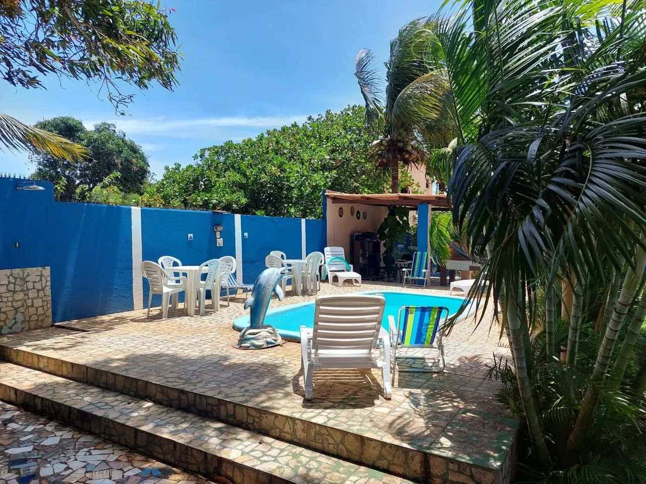 Casa aconchegante com piscina, área verde e sinuca, além de garagem privativa!!