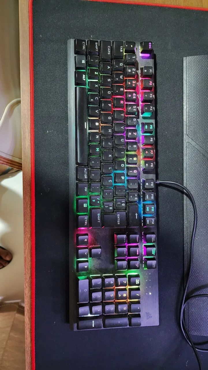 Teclado Mecânico RGB corsair k60 - Foto 2
