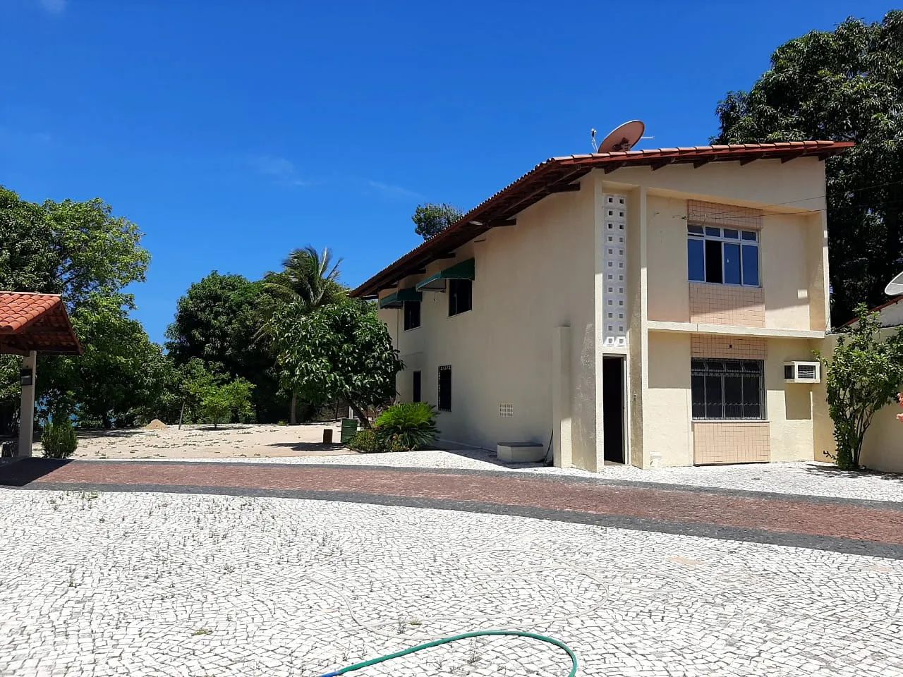 CASA DE FRENTE PRO MAR NO PARACURU PARA TEMPORADA - 6 QUARTOS