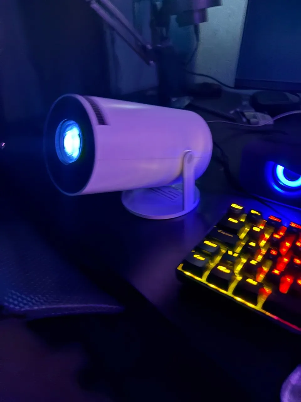 Projetor Portátil com Iluminação LED