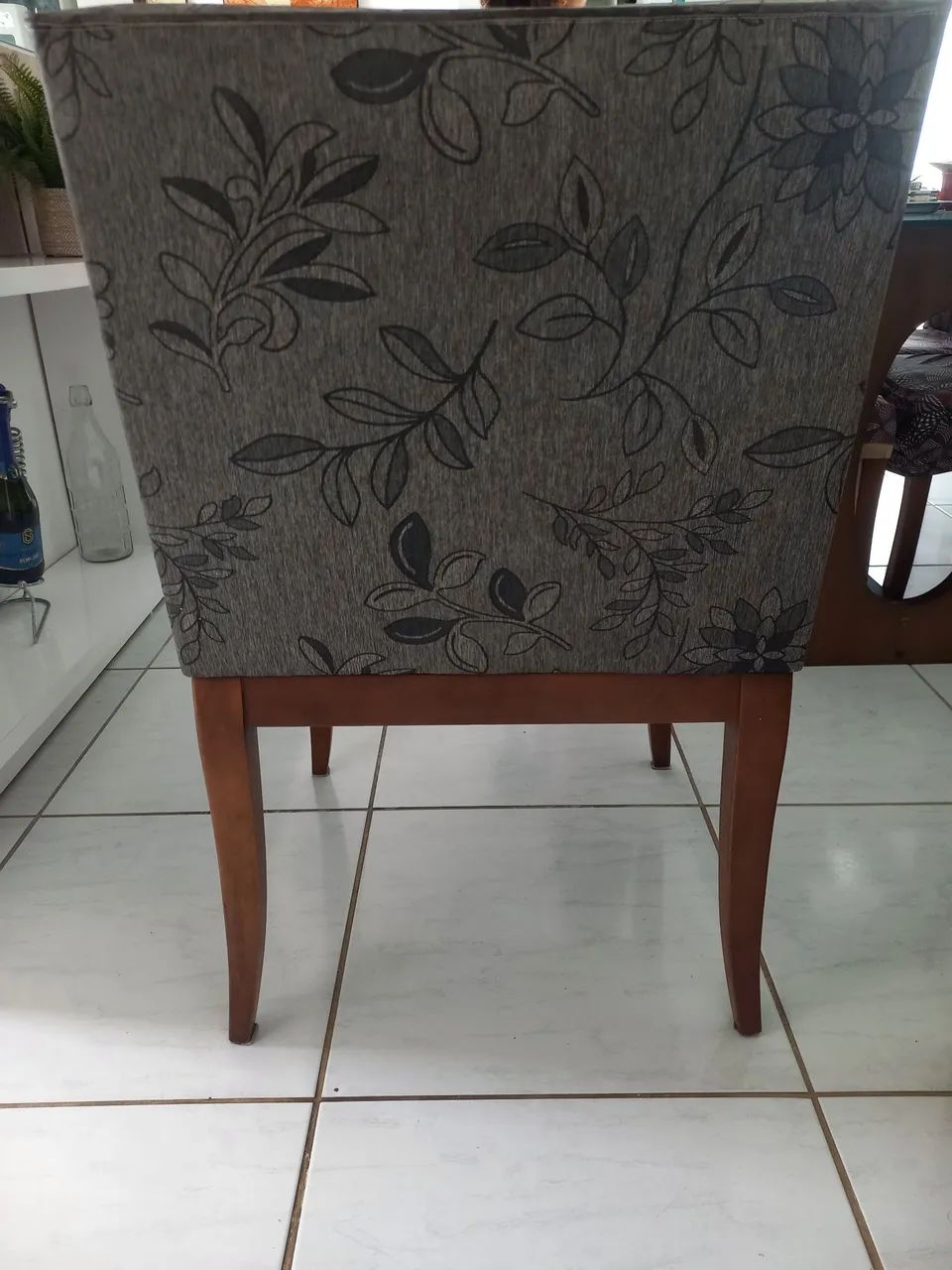 2 POLTRONAS DE MADEIRA ESTOFADA - Foto 6